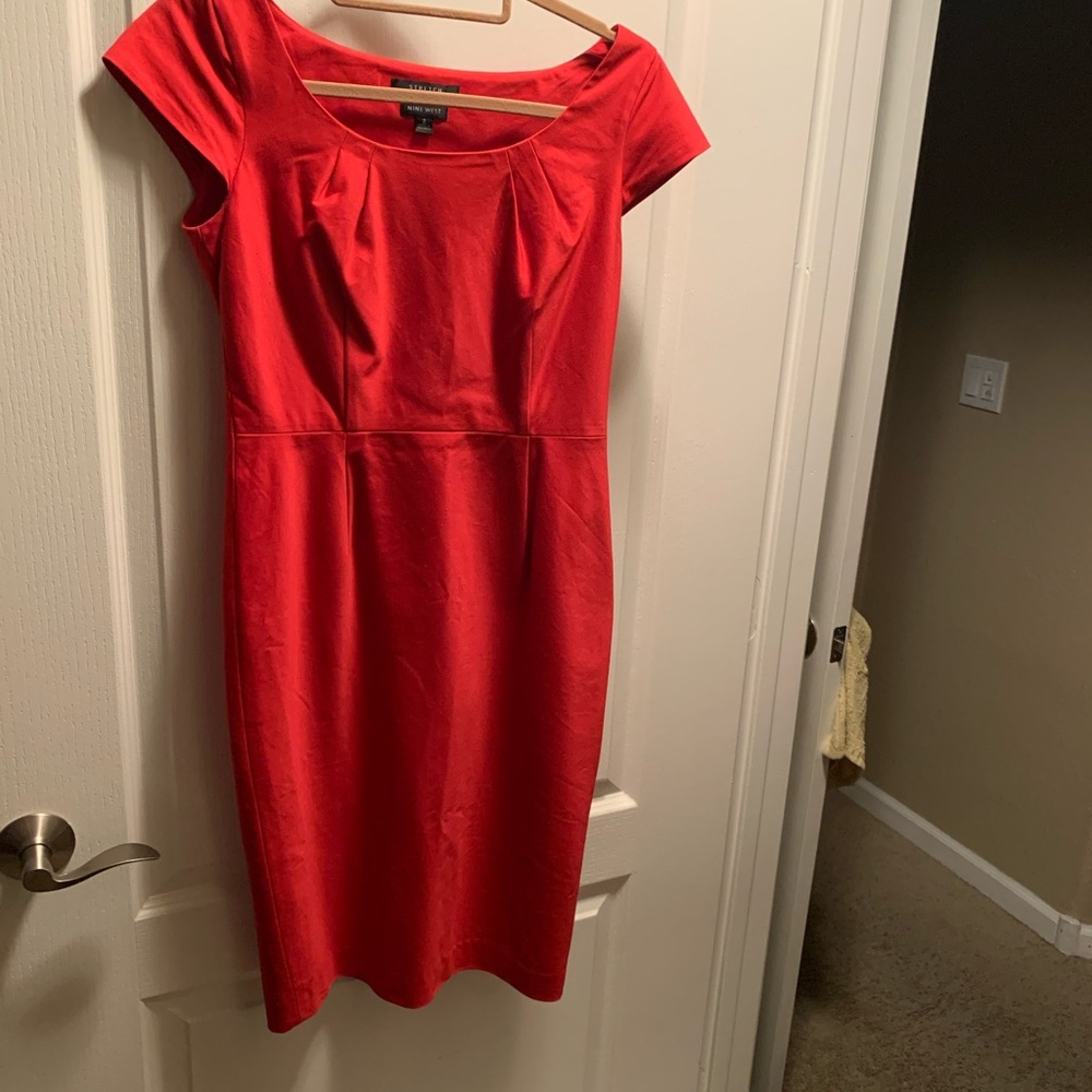 Nine West red sheath dress sz 2 stretch material